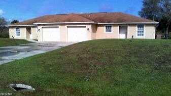 15421 Cemetery Rd in Ft. Myers, FL - Building Photo