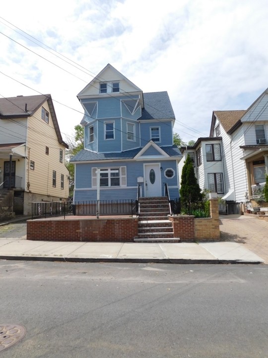 30 Dongan St in Staten Island, NY - Building Photo