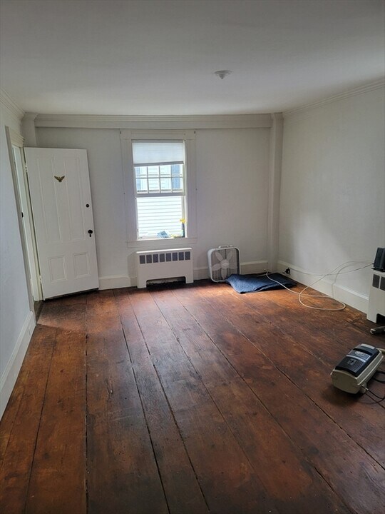 110 Front St, Unit #3 in Marblehead, MA - Building Photo