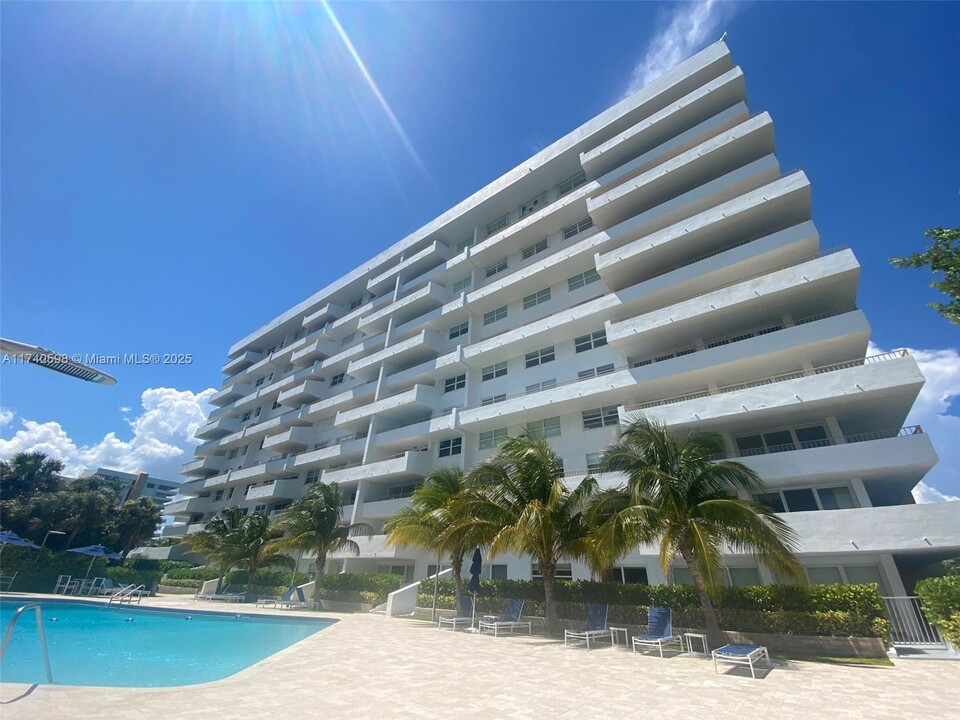 177 Ocean Ln Dr in Key Biscayne, FL - Building Photo