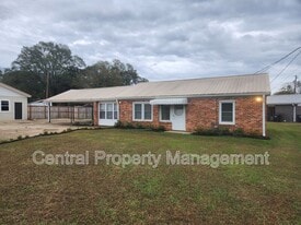 904 E Georgia Rd in Simpsonville, SC - Building Photo