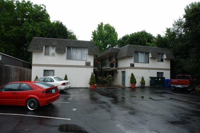 River Crest Apartments in Salem, OR - Building Photo - Building Photo