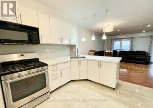 48 Chambers Ct in Brampton, ON - Building Photo - Building Photo