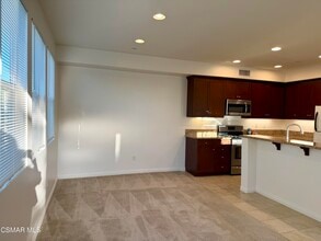 62 Secret Hollow Ln in Thousand Oaks, CA - Building Photo - Building Photo