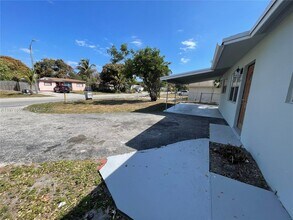 240 NE 23rd St in Pompano Beach, FL - Building Photo - Building Photo