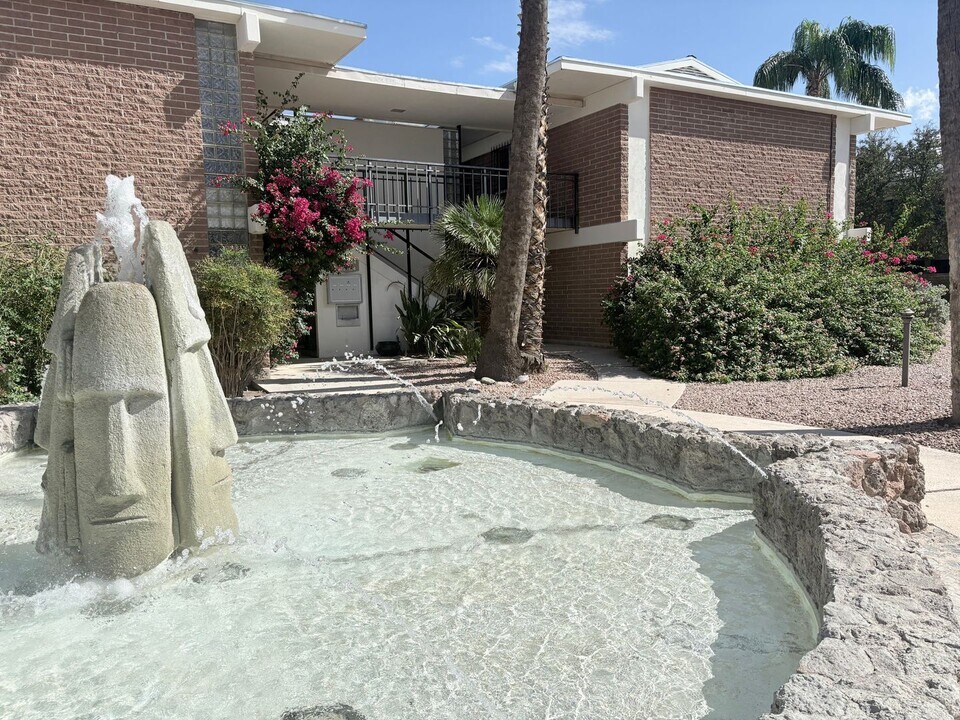 3940 E Timrod St in Tucson, AZ - Foto de edificio