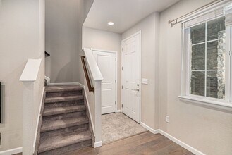 534 E Dry Creek Pl in Littleton, CO - Building Photo - Building Photo