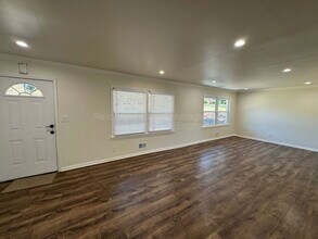 3702 Chesapeake Way in East Point, GA - Building Photo - Building Photo