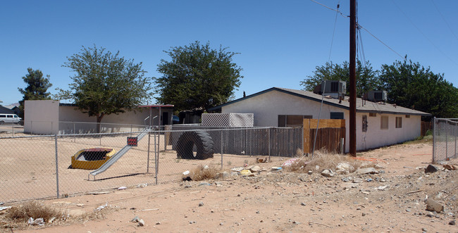 20445 Zuni Rd in Apple Valley, CA - Foto de edificio - Building Photo