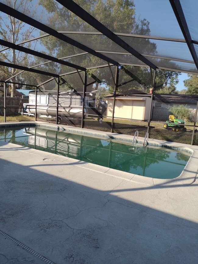 35025 Raintree Dr in Fruitland Park, FL - Foto de edificio - Building Photo