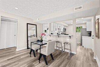 21044 Southbend Cir in Rocky River, OH - Building Photo - Building Photo