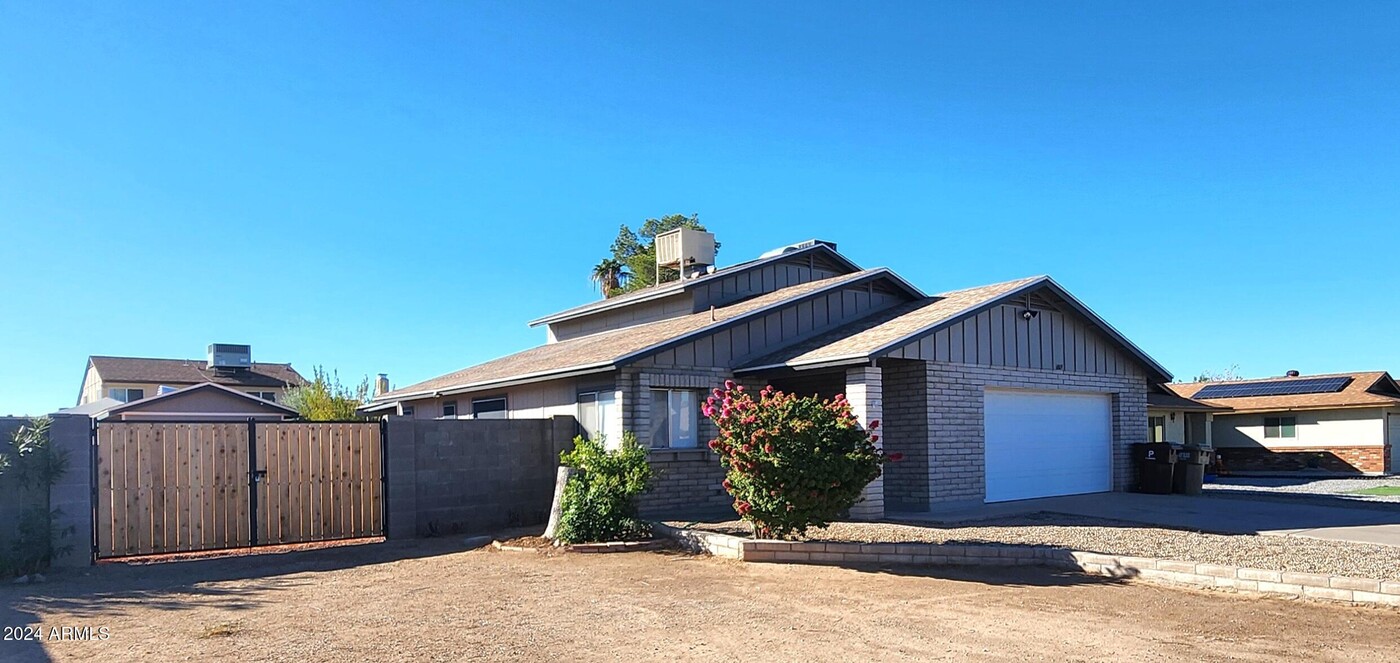 6809 W Cholla St in Peoria, AZ - Foto de edificio