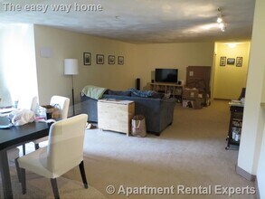 373 Highland Ave, Unit #211 in Somerville, MA - Foto de edificio - Building Photo
