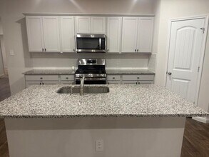 307 Abbey Ln in Lockhart, TX - Building Photo - Building Photo