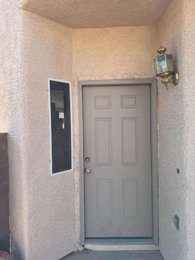 2721 Pan Pacific Rd in Las Vegas, NV - Building Photo - Building Photo