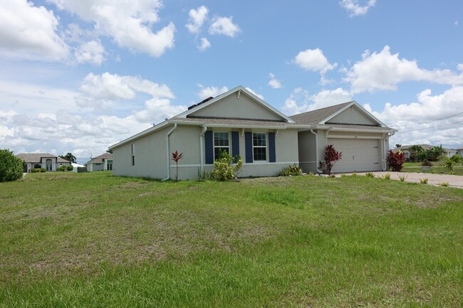 3307 NW 1st St in Cape Coral, FL - Building Photo - Building Photo