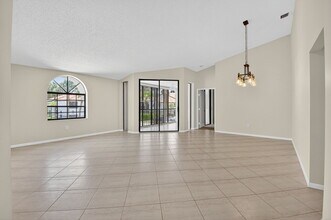 5136 Floria Dr in Boynton Beach, FL - Building Photo - Building Photo