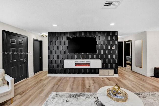 2211 NW 189th Terrace in Miami Gardens, FL - Building Photo - Building Photo