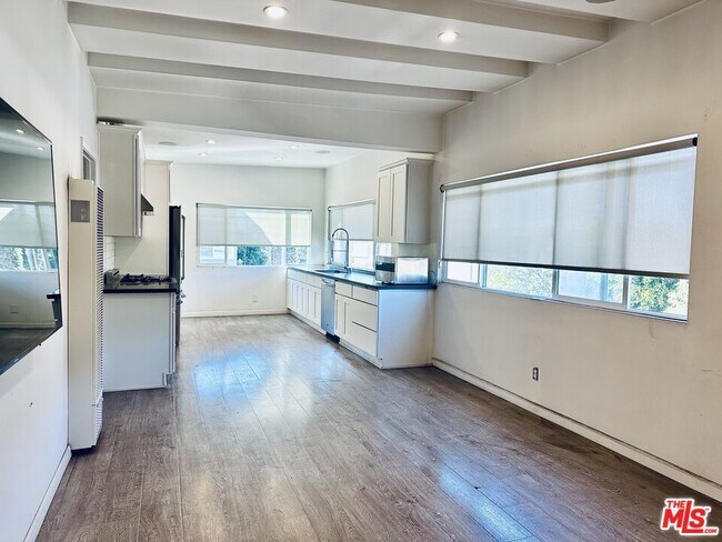 410 Pershing Dr in Los Angeles, CA - Foto de edificio - Building Photo