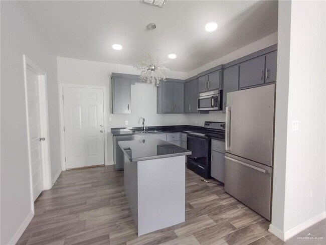 8 Maryland St in Alton, TX - Building Photo - Building Photo