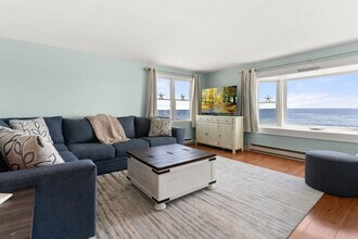 911 Ocean Blvd in Rye, NH - Building Photo - Building Photo