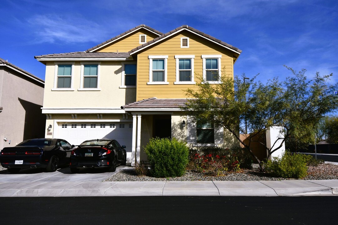 2586 E Athena Ave in Gilbert, AZ - Building Photo