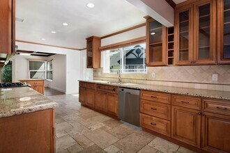 17601 Tarzana St in Encino, CA - Building Photo - Building Photo