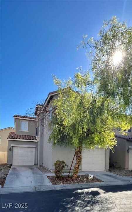 8074 Kings Ransom St in Las Vegas, NV - Building Photo