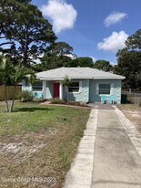 933 S Tropical Trail in Merritt Island, FL - Building Photo