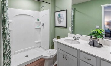 2569 SE Hawkins Ave in West Des Moines, IA - Building Photo - Building Photo