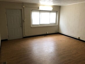 Spacious 2BR Apartment on Westside in Indianapolis, IN - Building Photo - Building Photo