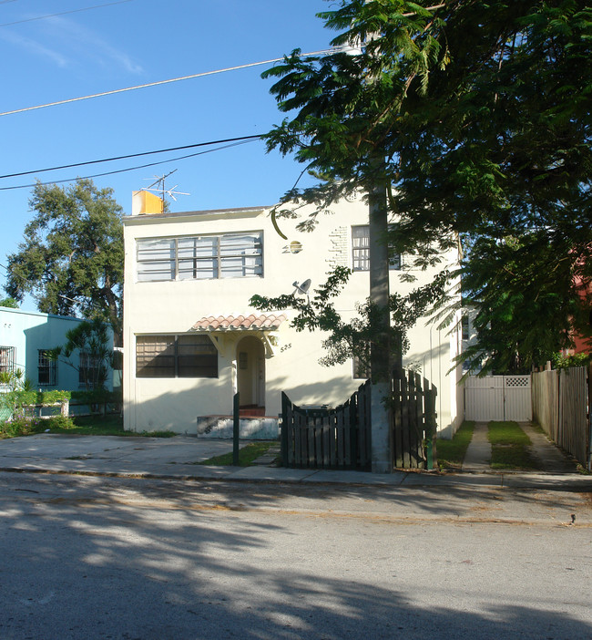 525 NE 65th St in Miami, FL - Building Photo - Building Photo