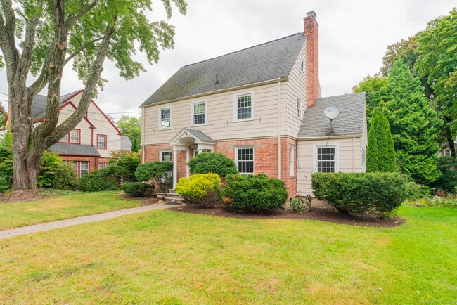 6 Lemay St in West Hartford, CT - Building Photo - Building Photo