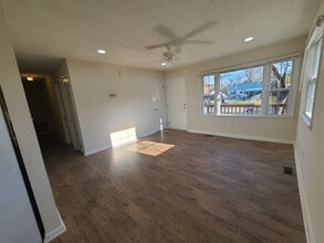 103 Gary Ct in Jacksonville, NC - Building Photo - Building Photo