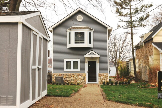 property at 121 N Shore Dr