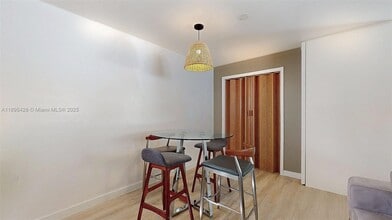 6760 SW 19th St in Miami, FL - Building Photo - Building Photo
