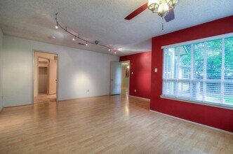 5304 Wolf Run in Austin, TX - Building Photo - Building Photo