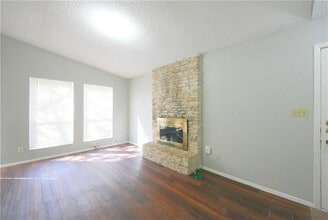 1013 Fieldwood Dr in Austin, TX - Building Photo - Building Photo