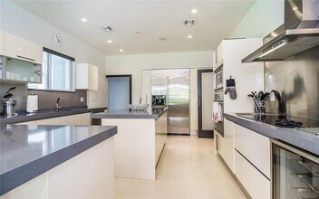 3020 Brickell Ave in Miami, FL - Foto de edificio - Building Photo