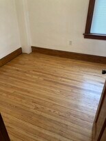 98 2nd Ave, Unit First floor