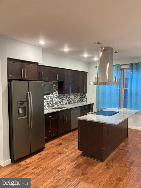 2015 S Hutchinson St-Unit -3 in Philadelphia, PA - Building Photo