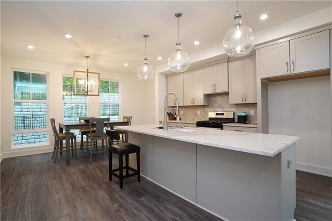 1815 Gotham Ln NE in Atlanta, GA - Foto de edificio - Building Photo