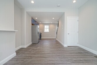 2141 Titan St in Philadelphia, PA - Building Photo - Building Photo