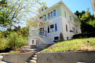 117 32nd Ave S in Seattle, WA - Foto de edificio - Building Photo