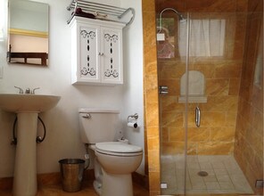 6815 Platt Ave in Los Angeles, CA - Foto de edificio - Building Photo