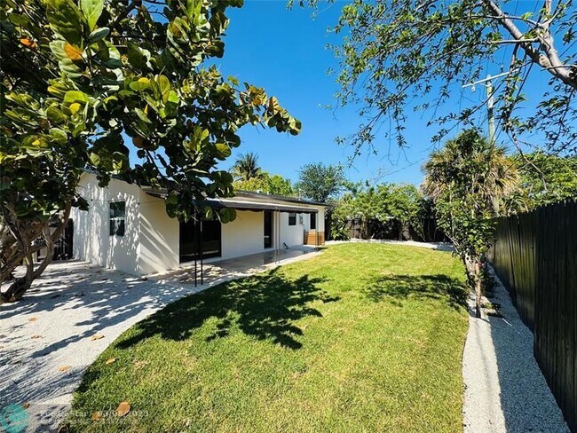 1472 NE 30th Ct in Pompano Beach, FL - Building Photo - Building Photo