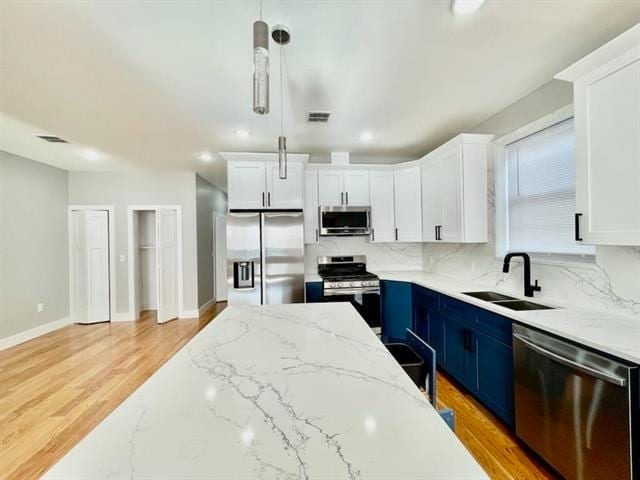 78 Armstrong Ave in Jersey City, NJ - Foto de edificio - Building Photo