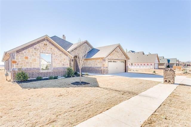 320 Oar Wood Dr in Granbury, TX - Building Photo - Building Photo