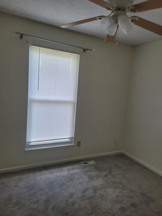 6512 El Rancho Rd in Louisville, KY - Foto de edificio