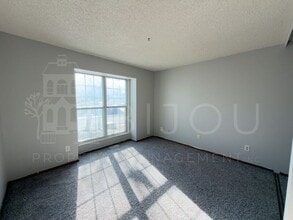 2560 Clarendon Dr in Colorado Springs, CO - Building Photo - Building Photo